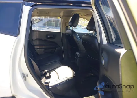 2019 Jeep Compass Trailhawk 4X4 z USA, uszkodzony, nr VIN 3C4NJDDB9KT727827